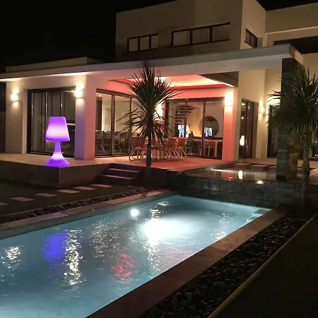 Contemporaine 4 Pieces Avec Piscine, Jardin Et Wi-fi A Agde, Proche Et Commerces - Fr-1-423-257