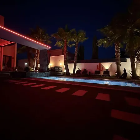 Contemporaine 4 Pieces Avec Piscine, Jardin Et Wi-fi A Agde, Proche Et Commerces - Fr-1-423-257 Villa *