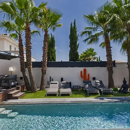 Contemporaine 4 Pieces Avec Piscine, Jardin Et Wi-fi A Agde, Proche Et Commerces - Fr-1-423-257 *