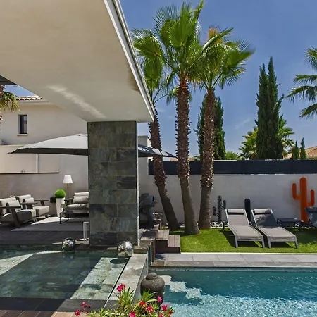 Contemporaine 4 Pieces Avec Piscine, Jardin Et Wi-fi A Agde, Proche Et Commerces - Fr-1-423-257
