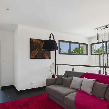 Villa Contemporaine 4 Pieces Avec Piscine, Jardin Et Wi-fi A Agde, Proche Et Commerces - Fr-1-423-257