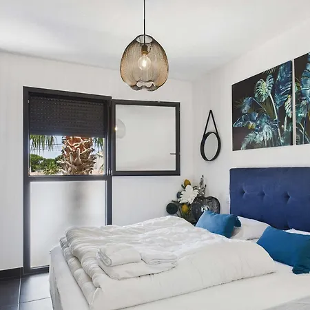 Contemporaine 4 Pieces Avec Piscine, Jardin Et Wi-fi A Agde, Proche Et Commerces - Fr-1-423-257 Villa Le Grau-d'Agde