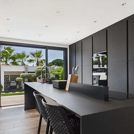 Contemporaine 4 Pieces Avec Piscine, Jardin Et Wi-fi A Agde, Proche Et Commerces - Fr-1-423-257 *