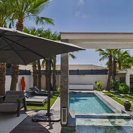 Contemporaine 4 Pieces Avec Piscine, Jardin Et Wi-fi A Agde, Proche Et Commerces - Fr-1-423-257