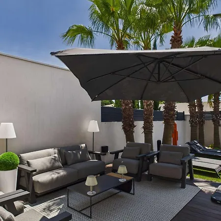 Villa Contemporaine 4 Pieces Avec Piscine, Jardin Et Wi-fi A Agde, Proche Et Commerces - Fr-1-423-257